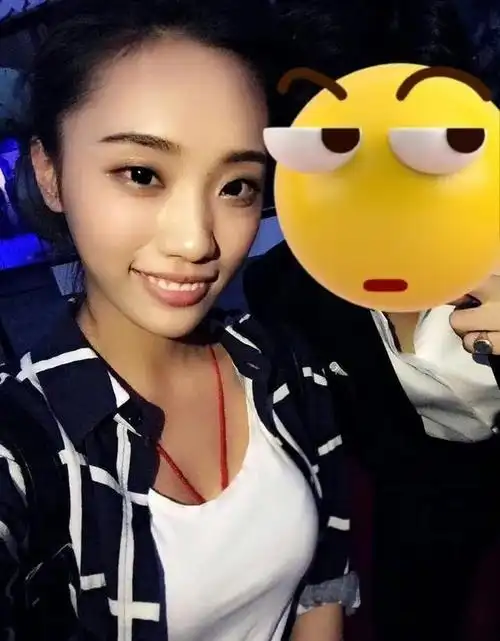 胡歌新婚妻子黄曦宁照片流出,长相美艳动人,不输前女友.