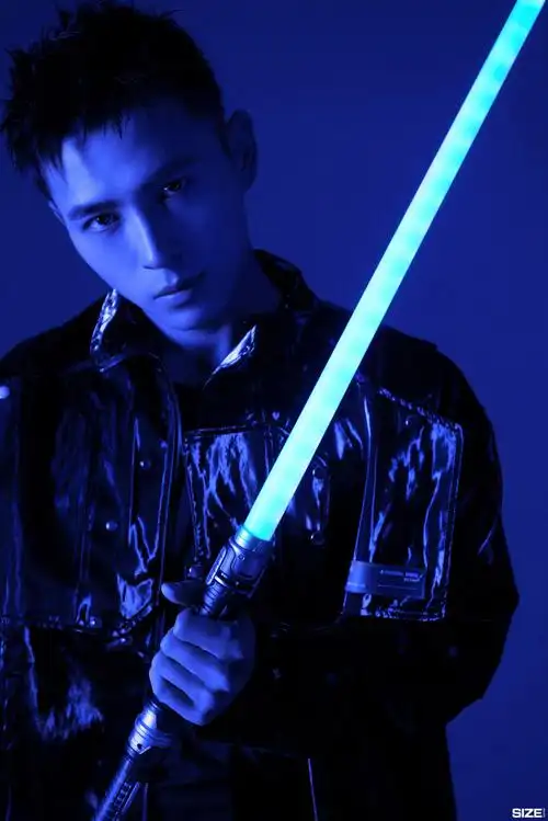 欢娱影视演员洪尧size潮流生活大片今日发布