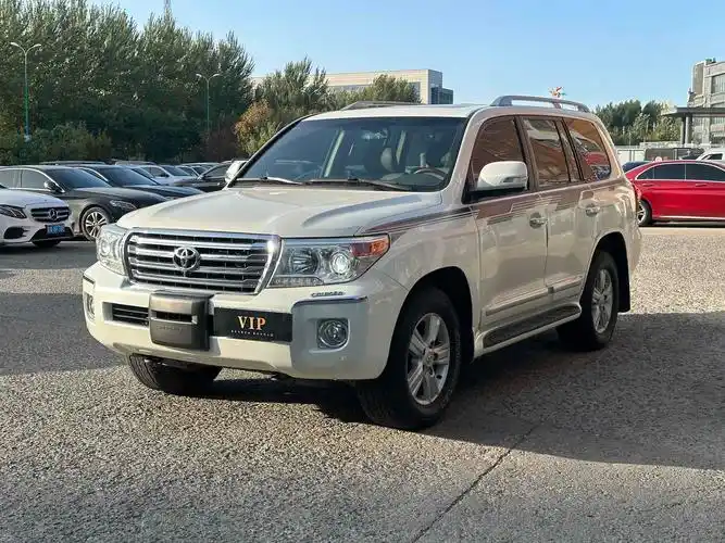 丰田 兰德酷路泽 4.6l 越野车 带天窗 非营运 17年上牌 长春