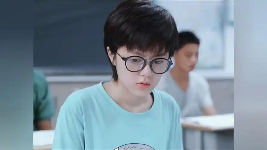 老妈为了陪女儿高考把二胎都给急出来了 #少年派 #赵今麦 #张嘉益