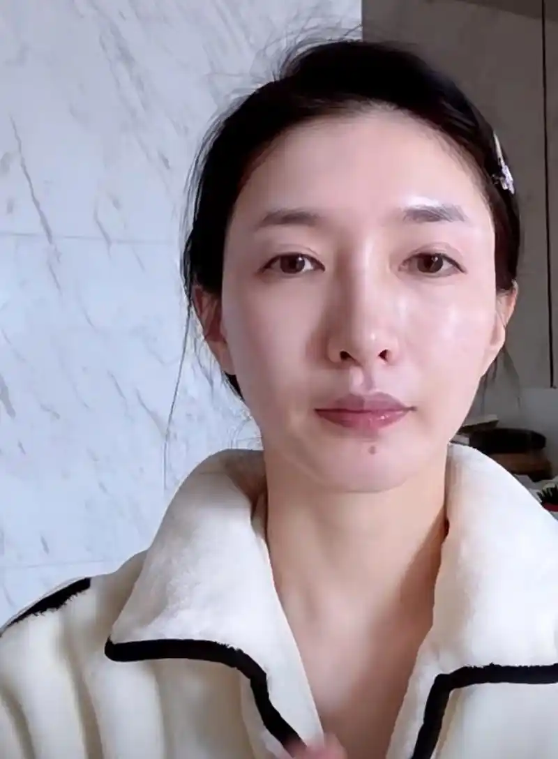 36岁江疏影的近况告诉我们:哪有什么仙女,离开妆容都是普通人