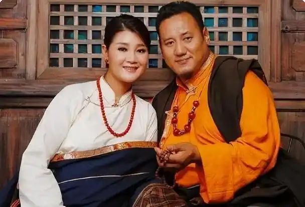 歌手降央卓玛:因丈夫高颜值疯狂倒追,婚后生3胎,如今幸福美满