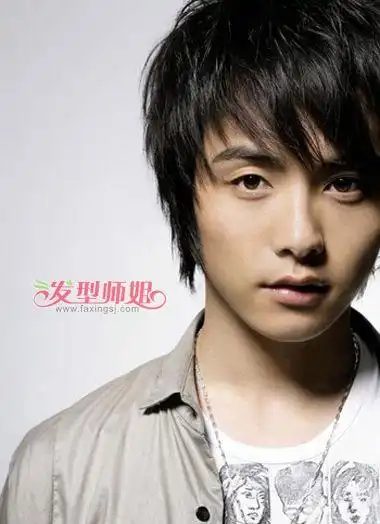 男人瓜子脸斜刘海长碎发