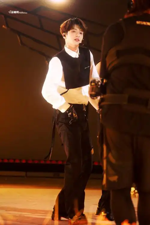 严浩翔 十九弥新淬火逐歌##内娱腰精天花板##今日星拍放送