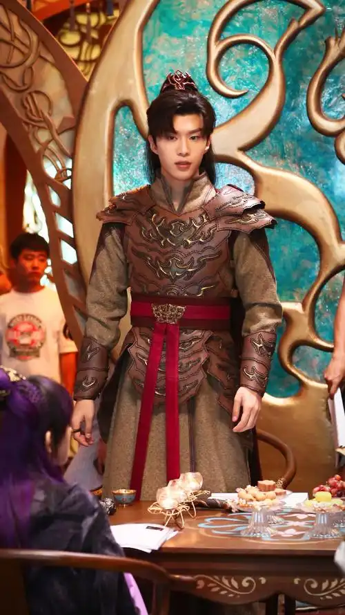 组图:范丞丞新剧古装造型曝光 穿盔甲束发你可不可?_高清图集_新浪网