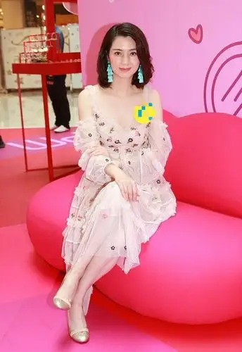 说洪欣逆龄成少女有点过但看近照这皮肤身材算是很好了