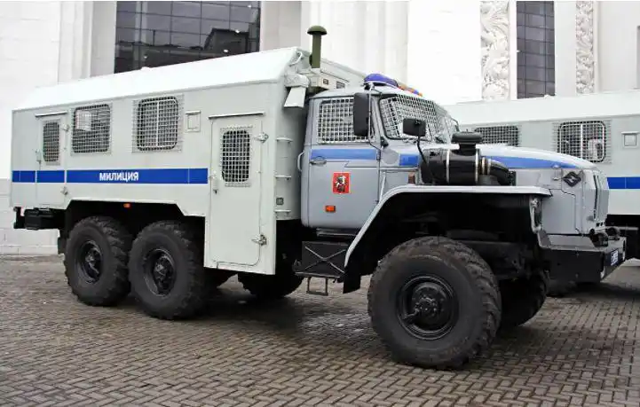 俄罗斯街头国产警车