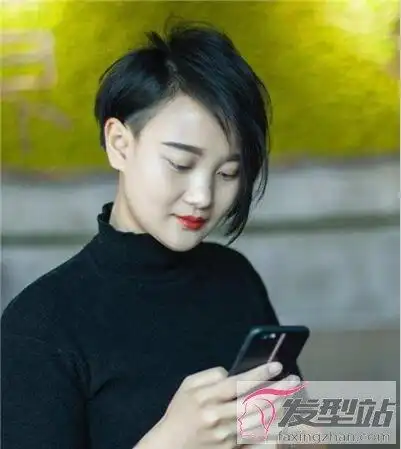 女士两边不对称短发 一长一短回头率超高_发型站_最新流行发型设计