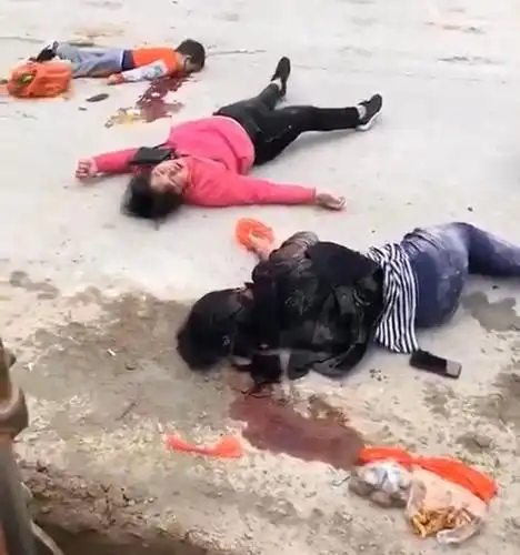 造过档梅州发生车祸3人倒地1小孩已经不会动梅州1妙龄女遭挖掘机碾压