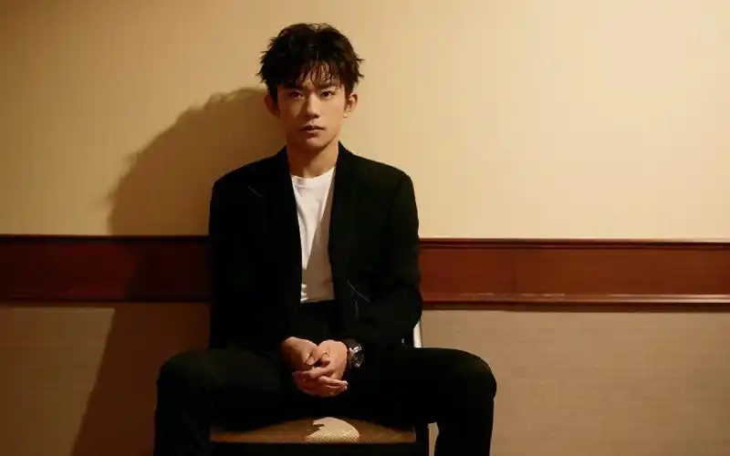 帅气小鲜肉易烊千玺