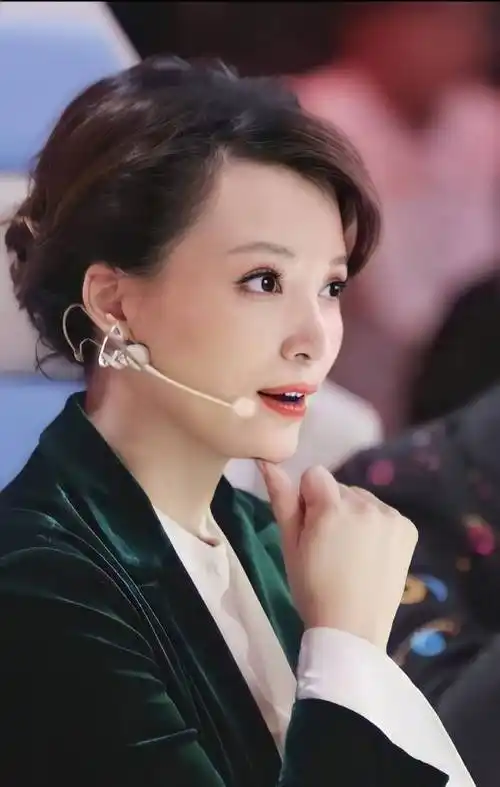 原创董卿手写信曝光自曝做央视节目累到写不动字力破被开除传闻