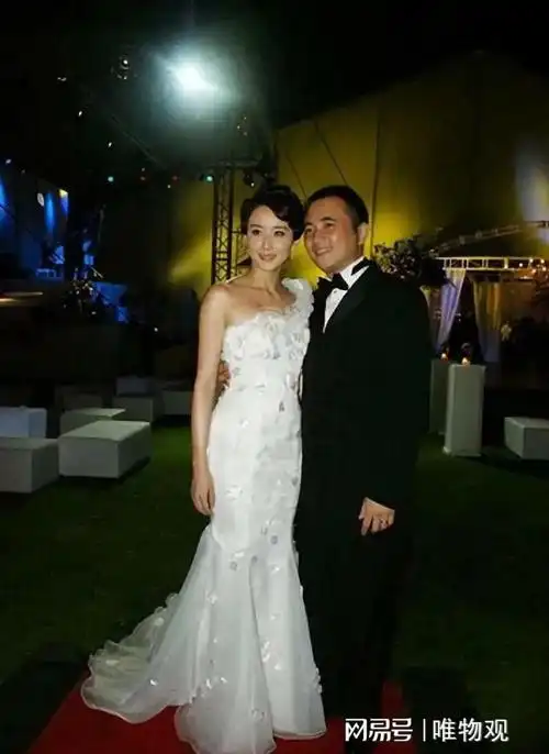 狠人胡静终于不装了从普通女孩到豪门阔太老公甘愿为她挨一刀