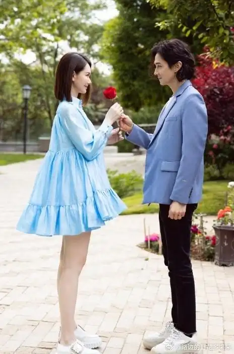 李承铉不愁戚薇不回消息了##李承铉追戚薇追到战至巅峰了