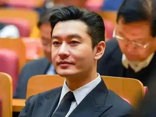 黄晓明激动发文表妹陈梦获世乒赛团体赛女团金牌开口就是恭喜