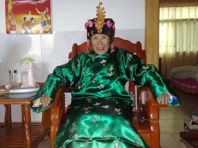 人死后穿寿衣不能露手的原因