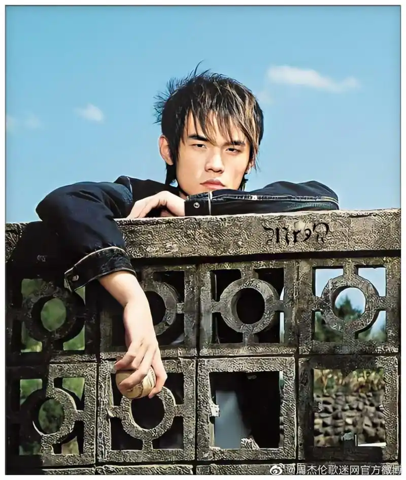 周杰伦珍贵老照片,每一张都很好看