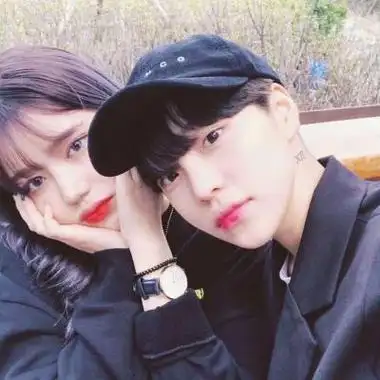 适合00后学生用的情侣头像一人一张可爱单纯学生情头图片