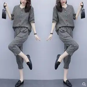 格子宽松裤怎样搭配上衣图片