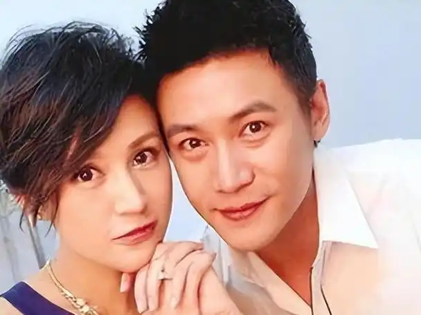 鲍蕾与陆毅的爱情故事一直备受关注,他们结婚多年,依然保持着甜蜜恩爱