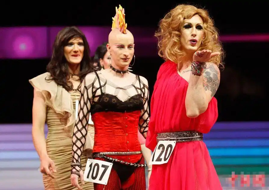 德国男扮女装走秀比赛_高清图集_新浪网