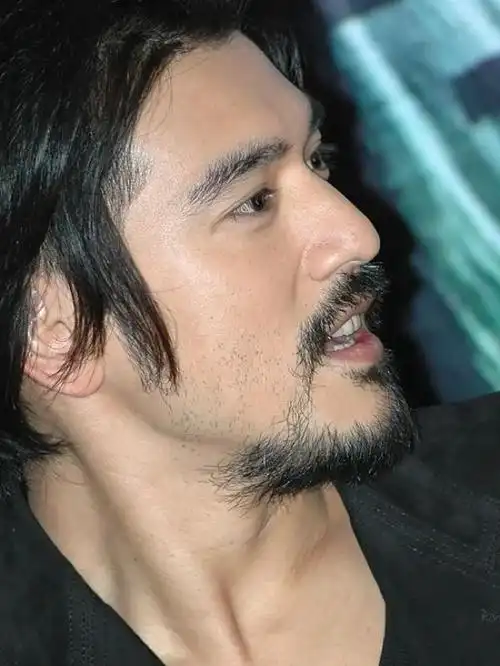 是我口味重大胡子的金城武简直帅掉渣了