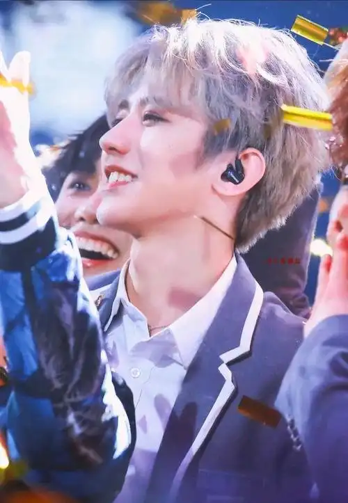 蔡徐坤庆祝出道六周年,线上音乐会展现深厚粉丝情谊!