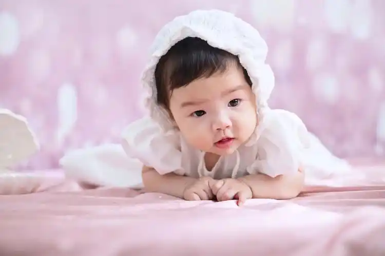 救命啊,她怎么那么可爱99 #治愈系笑容 #宝宝百天照 #这 - 抖音