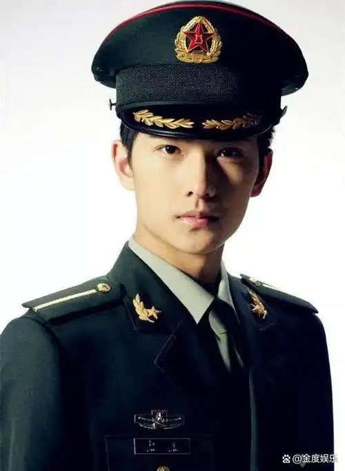 杨洋:从军旅到娱乐圈,从红楼梦到全职高手,他是当代青年的偶像