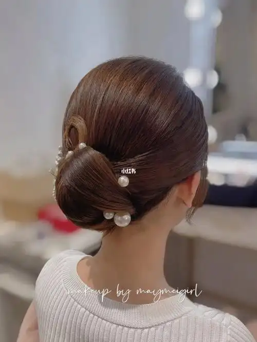 干净简约新娘低盘发