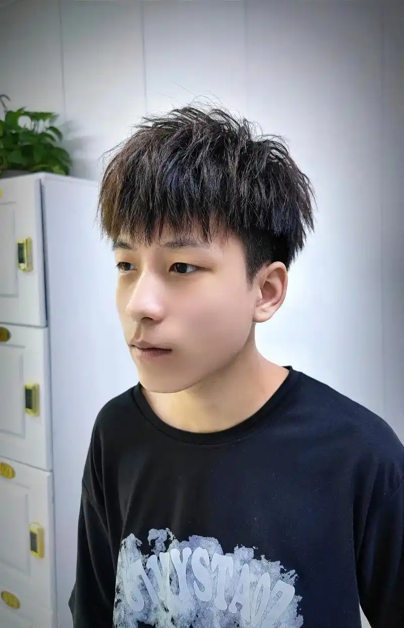 秋冬款发型碎盖发型.2款发型第一款,摩根碎盖发型,第二款束状 - 抖音