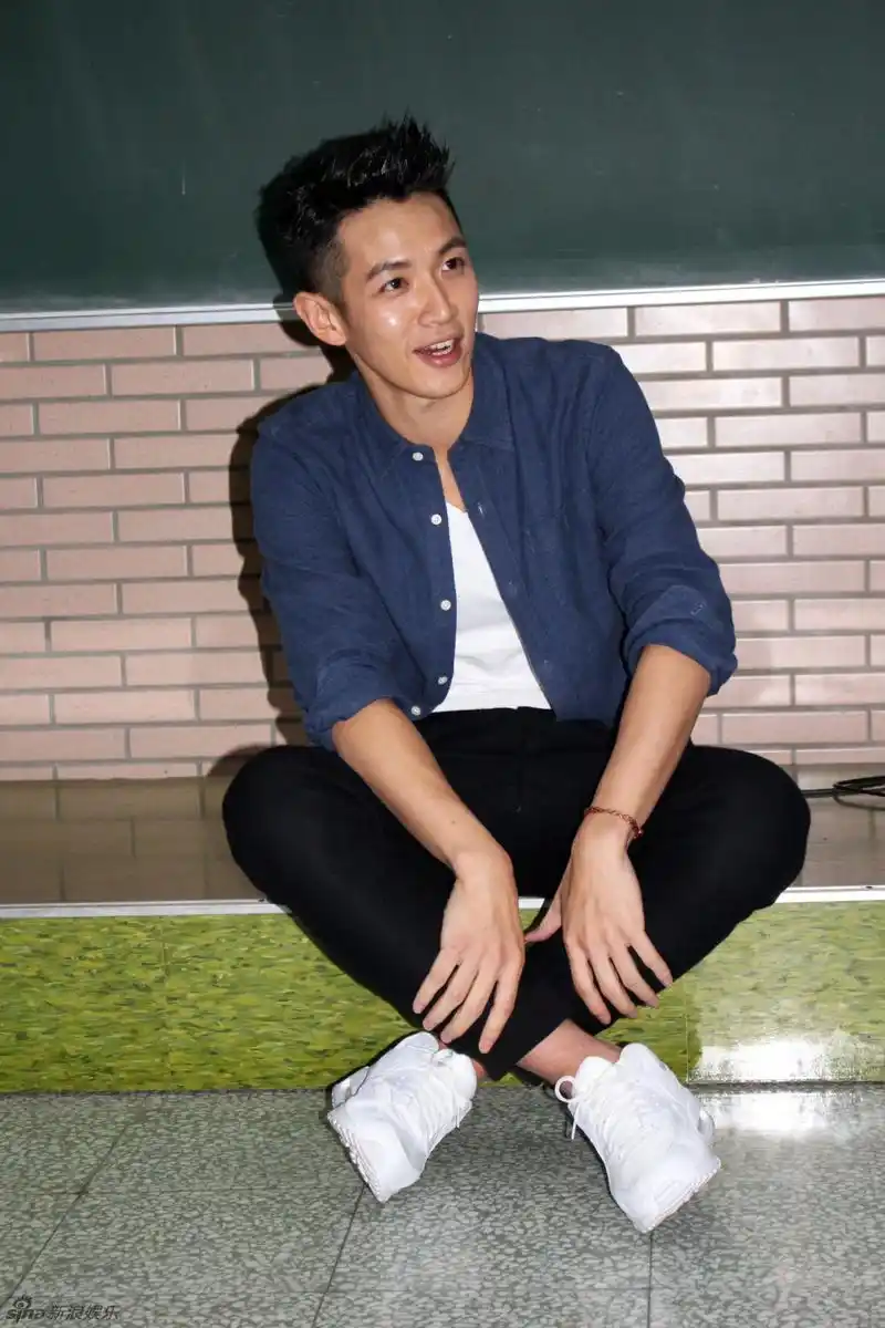 柯震东曝狱中憋4天没上大号