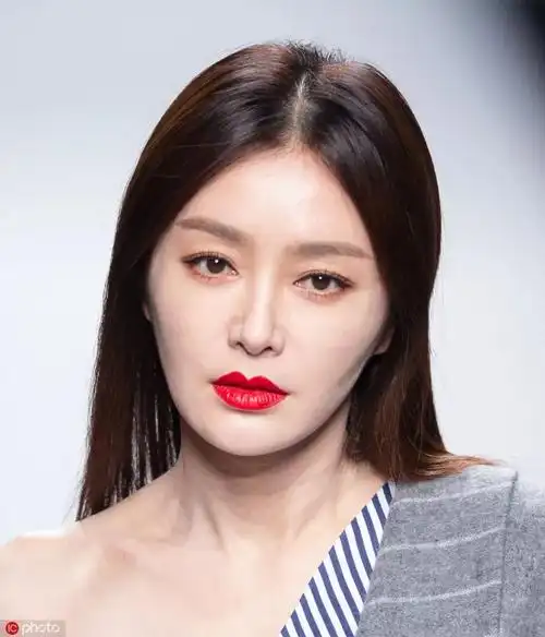 刘玉玲刘雯王菲这种"高颧骨"流派的长相,为什么可以成为"天后脸"?