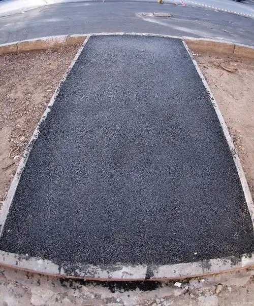 今天,我们为大家介绍一种神奇的铺装材料——透水混凝土!