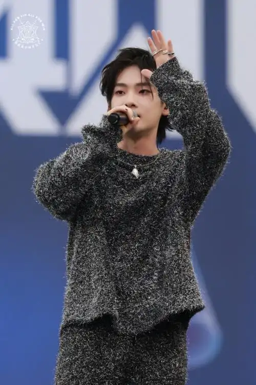 周震南舞台状态很巅峰#zzn#周震南照片#    新一