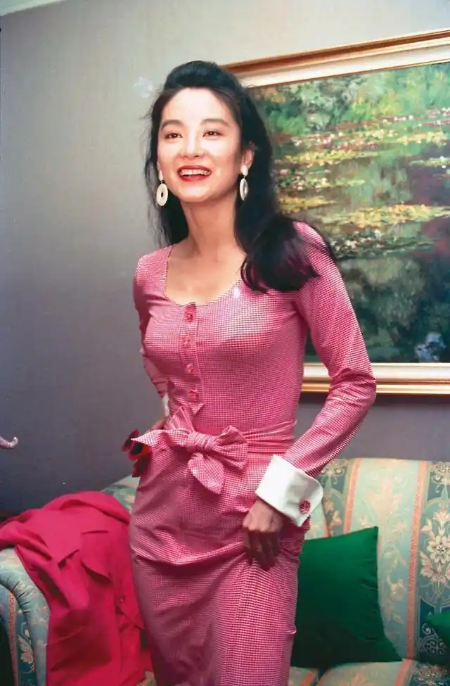 林青霞自曝减肥22斤,66岁状态不输年轻人,身材管理严格惊艳众人_生活