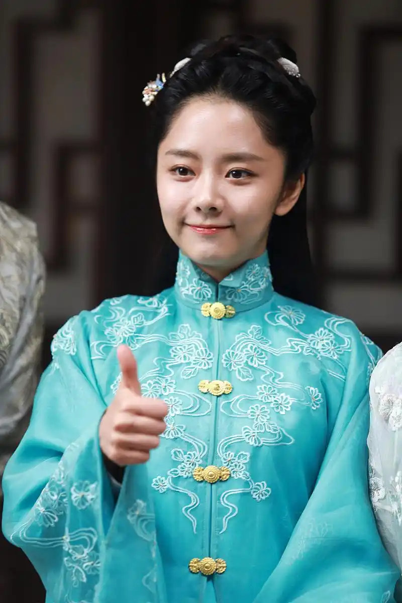 谭松韵:她以甜美可人的形象和出色的演技备受观众喜爱.