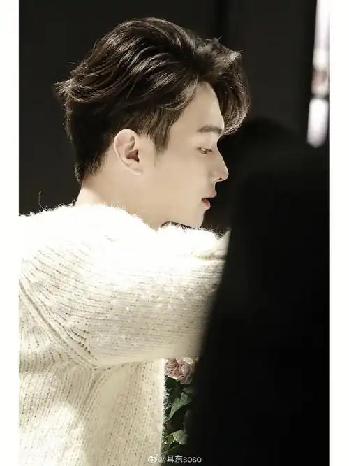 侧颜杀77睫毛精许凯