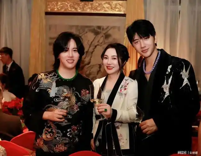 博纳影业老板娘即著名演员金巧巧女士,知名演员孙晶晶女士