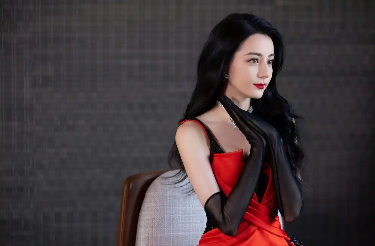 迪丽热巴.黑丝,手套