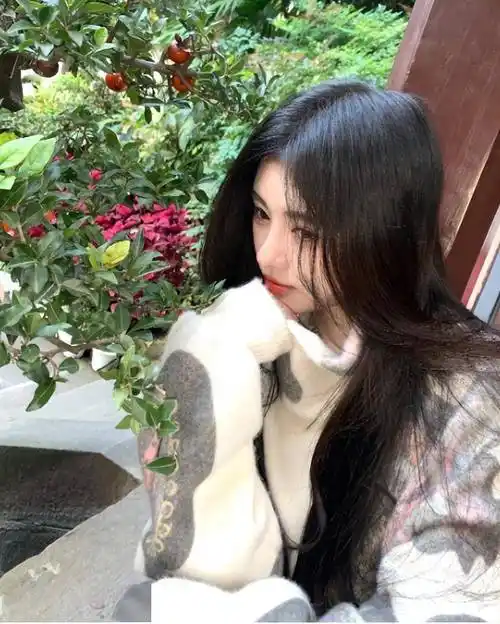 太可爱:白毛衣仙气十足, 鞠婧祎双手捧脸超可爱!_姐姐_女神_画面