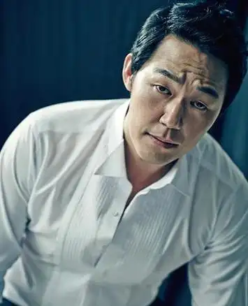 韩国大叔电视剧男主角(韩国大叔演戏忘换戏服)-天晟网