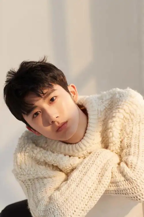 《闪光少女》男主郝富申首曝写真