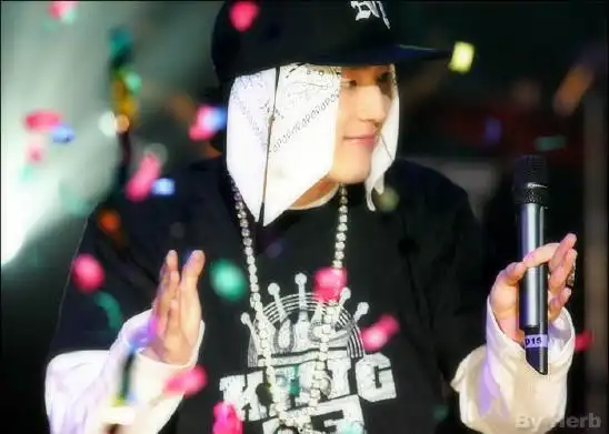 p>teddy,本名朴洪俊(         ),1978年9月14日出生于韩国,韩国歌手