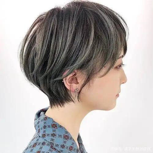 新时尚发型17款,蓬松又修颜,怎么看都很美