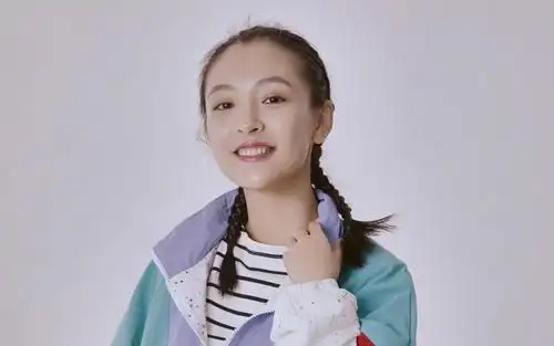 电脑壁纸 明星 大陆明星 时尚女神吴倩可爱双麻花辫魅力休闲写真