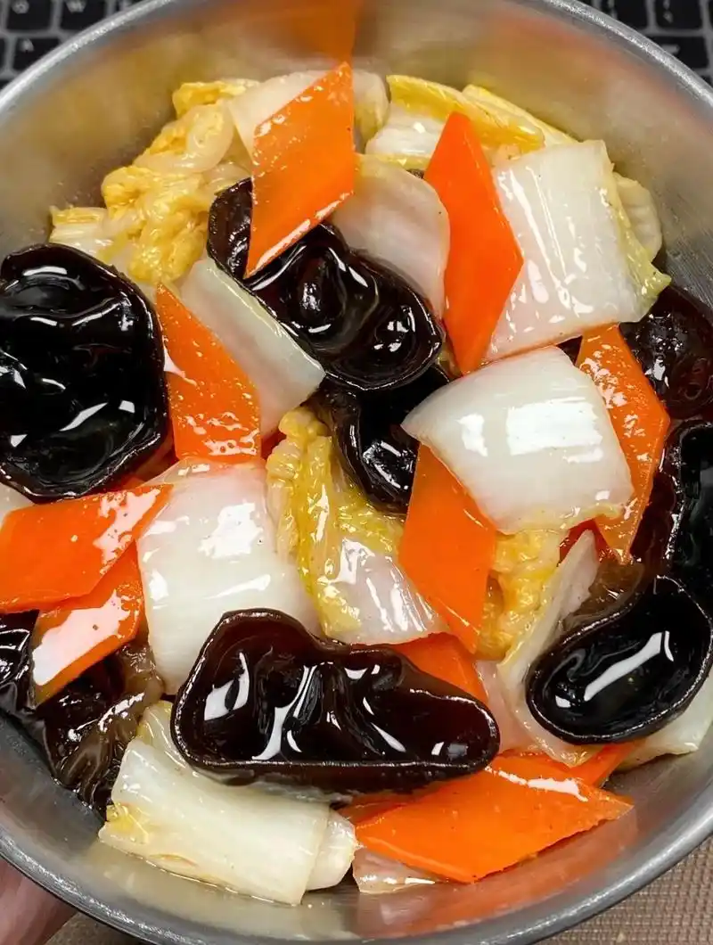 多少个晚餐靠它掉秤!今日分享白菜木耳炒胡萝卜～ 清甜可口 - 抖音
