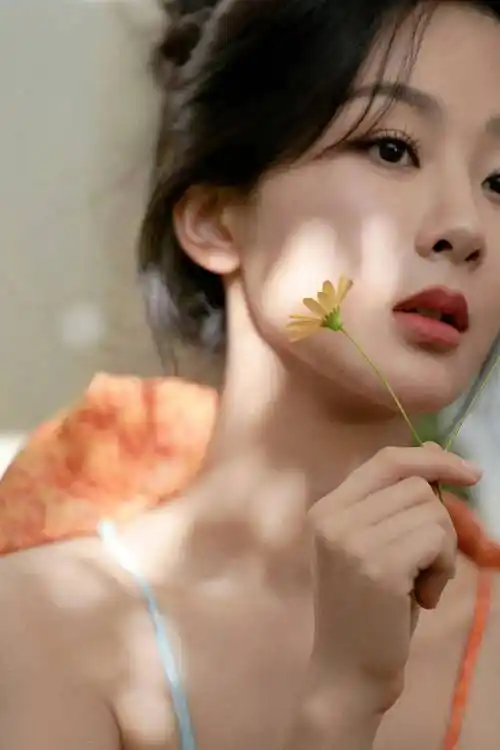 杨紫31岁生日写真 穿拼接人鱼裙也太美了!_祝福_网络_图片