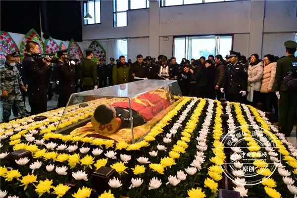 直播:赵天昱警官遗体告别仪式在辉南县殡仪馆举行