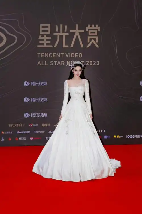 腾讯视频星光大赏##迪丽热巴内场侧颜