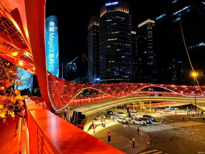 夜色中的网红天桥交子之环